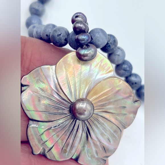 Blue Coral Necklace with Floral Mother of Pearl Pendant with matching bracelet. - Picture 7 of 9